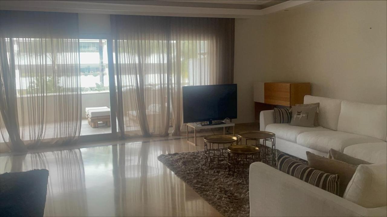 Apartment Embrujo De Banus - Spacious 2 Bedroom Steps Away From Marbella