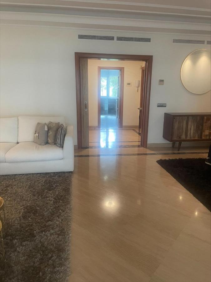 Embrujo De Banus - Spacious 2 Bedroom Steps Away From Apartment