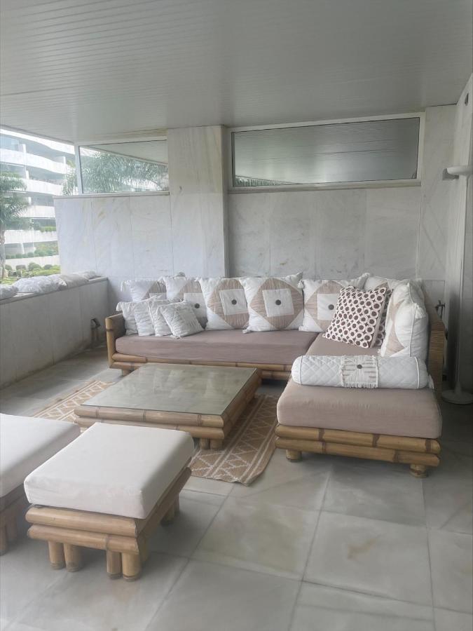Apartment Embrujo De Banus - Spacious 2 Bedroom Steps Away From