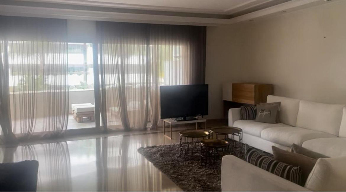 Apartment Embrujo De Banus - Spacious 2 Bedroom Steps Away From *