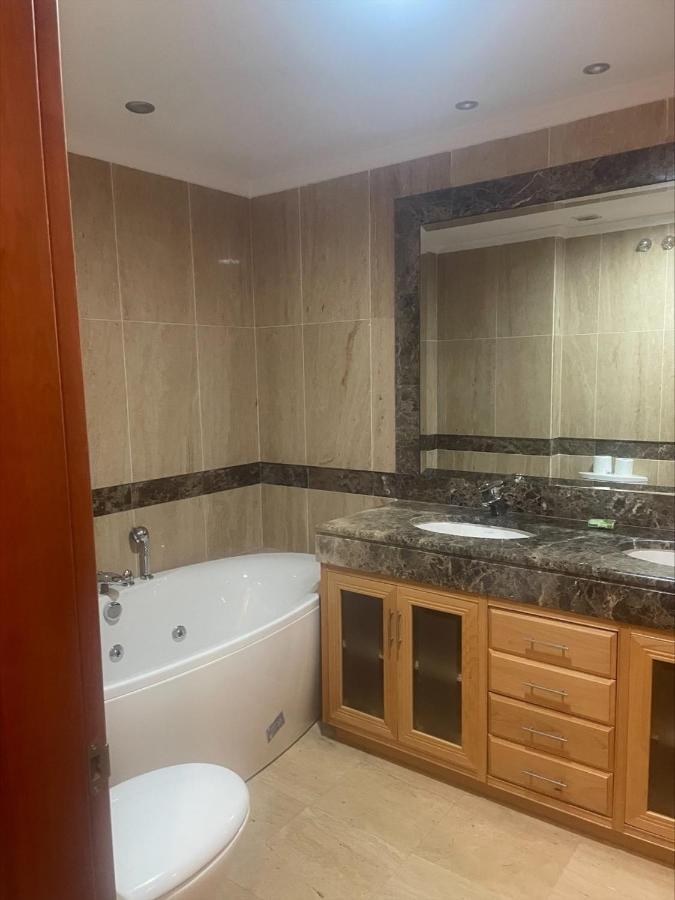Apartment Embrujo De Banus - Spacious 2 Bedroom Steps Away From